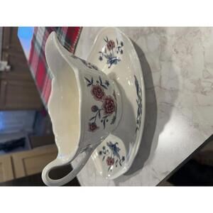 Wedgwood Williamsburg Potpourri Gravy Boat with Attached Saucer
